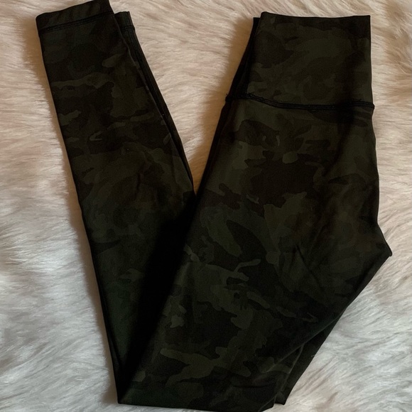 Lululemon Camo Wunder Under Leggings - Picture 7 of 7